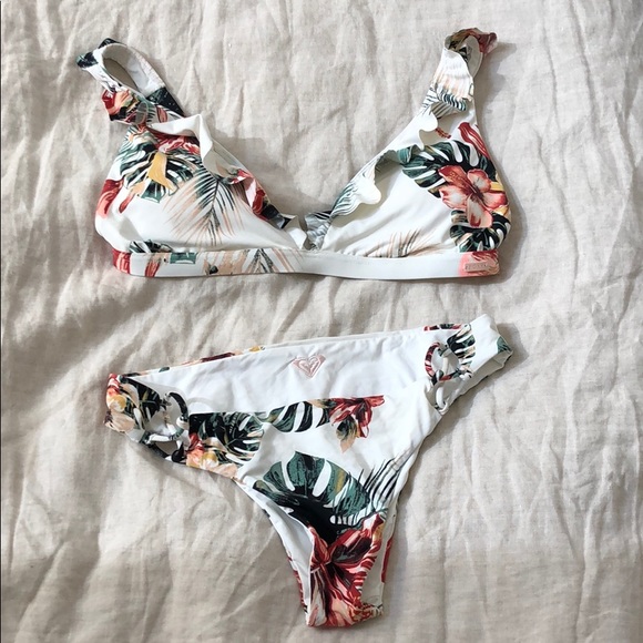 Roxy Other - NWOT roxy ruffled palm and flower bikini set